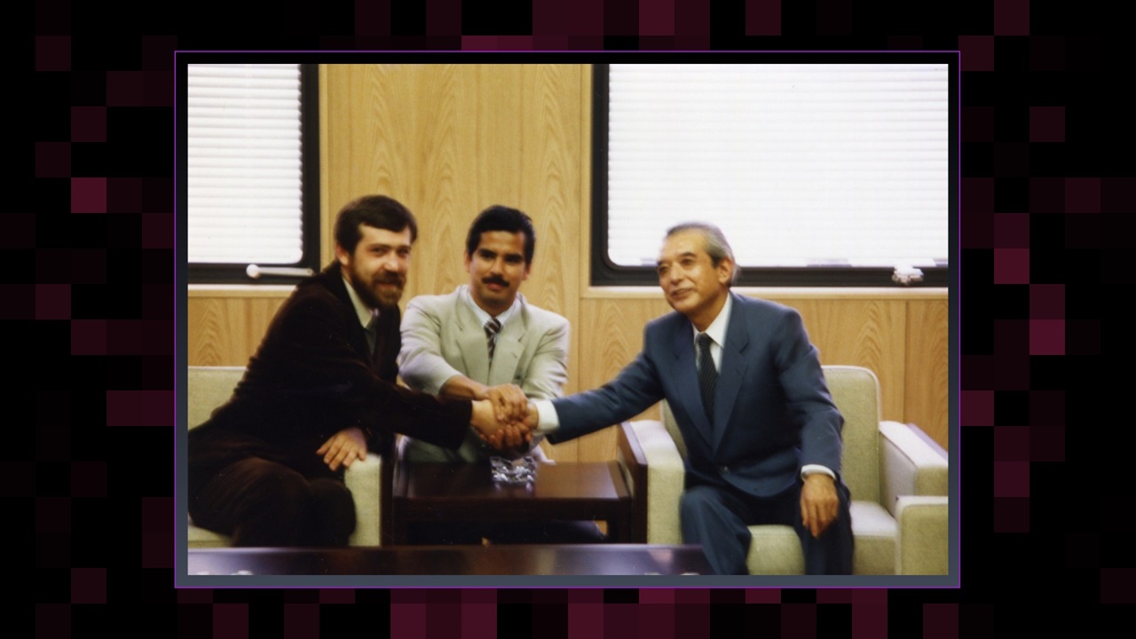 Fotografia di Henk Rogers, il creatore di Tetris Alexey Pajitnov e Hiroshi Yamauchi, CEO di Nintendo