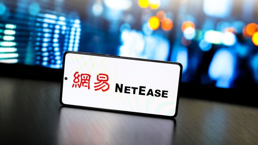 Il logo di NetEase su uno smartphone