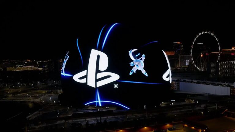 La Sphere di Las Vegas con Astro Bot ed il logo PlayStation