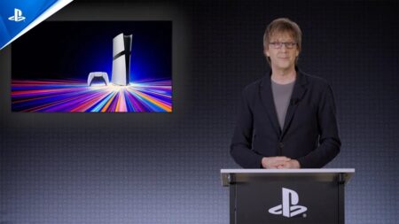 Mark Cerny con al fianco una PS5 Pro