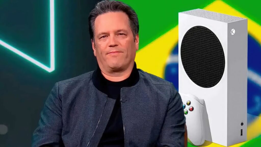 Phil Spencer con al fianco una Xbox Series S