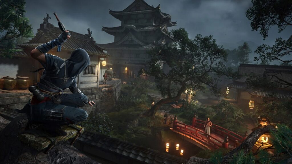 Naoe di Assassin's Creed Shadows su un tetto