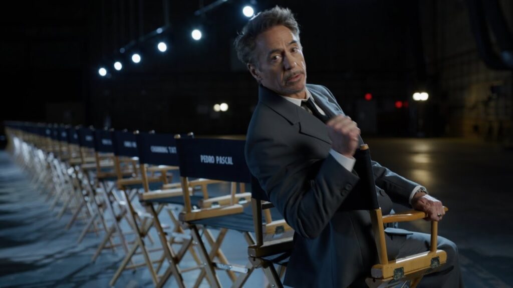 Robert Downey Jr. sulle sedie del cast di Avengers: Doomsday