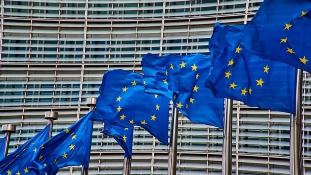 Le bandiere della Commissione Europea