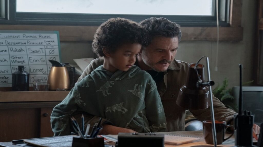 Joel di The Last of Us serie TV con suo nipote