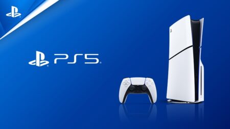 Una PS5 Slim in verticale