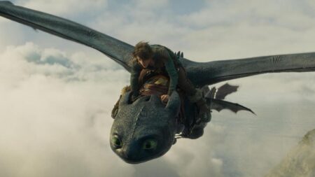 Il protagonista di Dragon Trainer su un drago