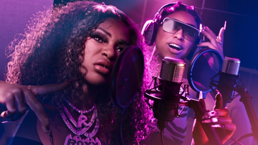 Due donne di GTA 6 mentre cantano ed ascoltano la musica