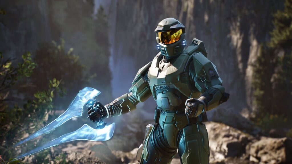 Master Chief di Halo con una sapda in mano