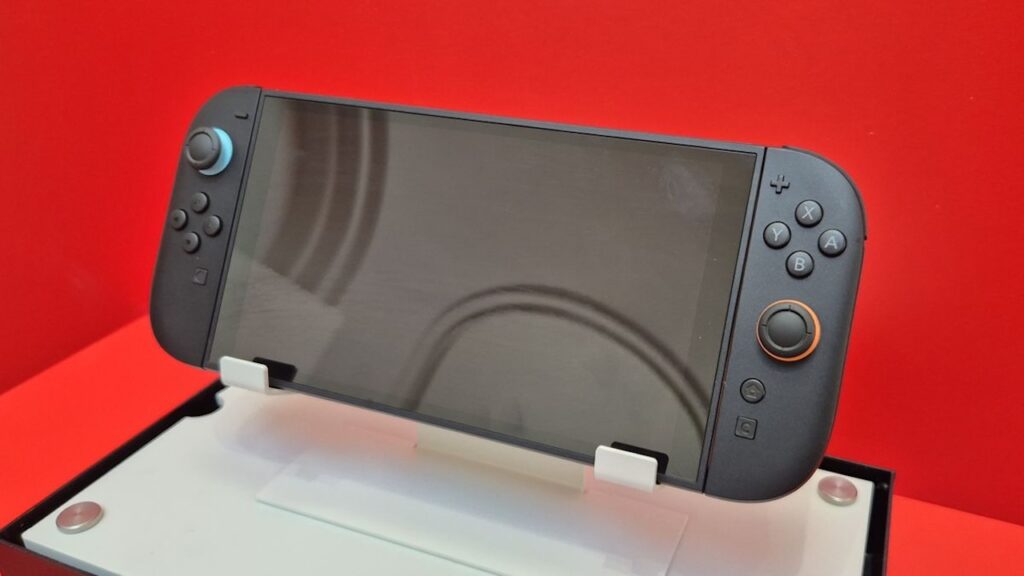 Un Nintendo Switch 2 su una base
