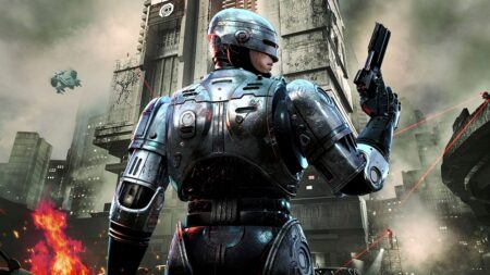 Key art di RoboCop - Unfinished Business, con RoboCop in primo piano di spalle davanti alla OmniTower