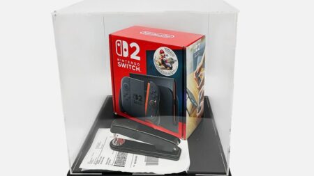 Un Nintendo Switch 2 chiuso in una teca