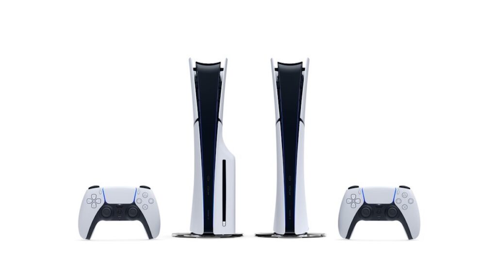 Due PS5 Slim con al fianco due DualSense