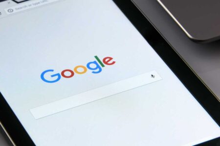 Sembra un iPhone, ma costa la metà