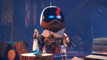 Astro Bot God of War con il Leviatano in mano