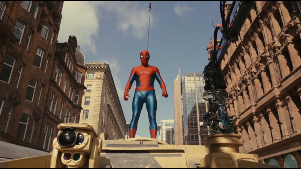 Tom Holland con il costume di Spider-Man: Brand New Day