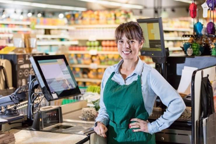 Cassiere guadagna tra gli 860 ed i 1.400 euro al mese