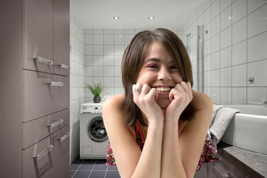 Donna contenta e bagno