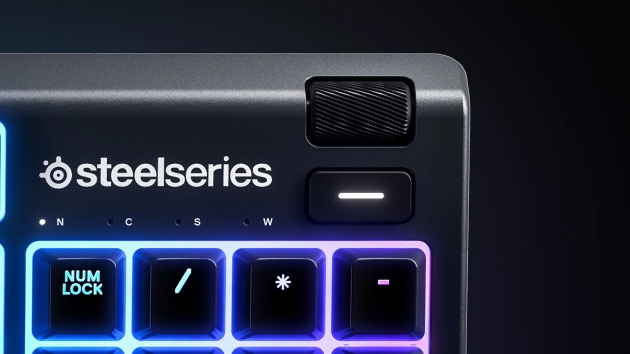 Fotografia ravvicinata dei tasti multimediali della tastiera SteelSeries Apex 3
