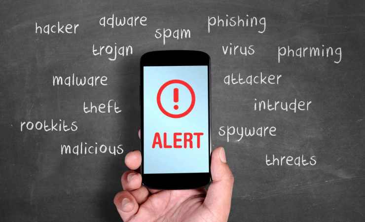 Smartphone con la scritta Alert