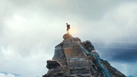 Una persona su una montagna per il nuovo gioco di Hideo Kojima e Niantic