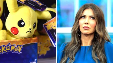Un Pikachu di Pokémon con un membro del governo USA