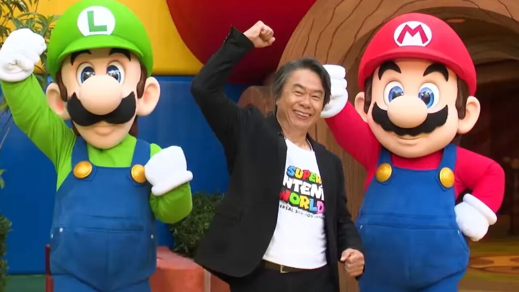 Shigeru Miyamoto con Super Mario e Luigi
