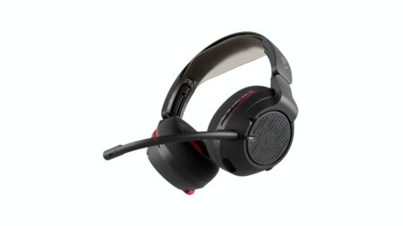 Visuale di tre quarti delle cuffie Skullcandy Crusher PLYR 720