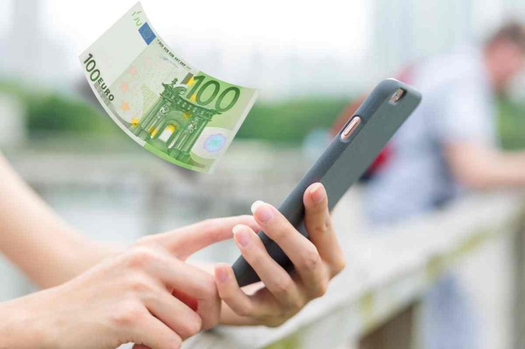 Cellulare e 100 euro