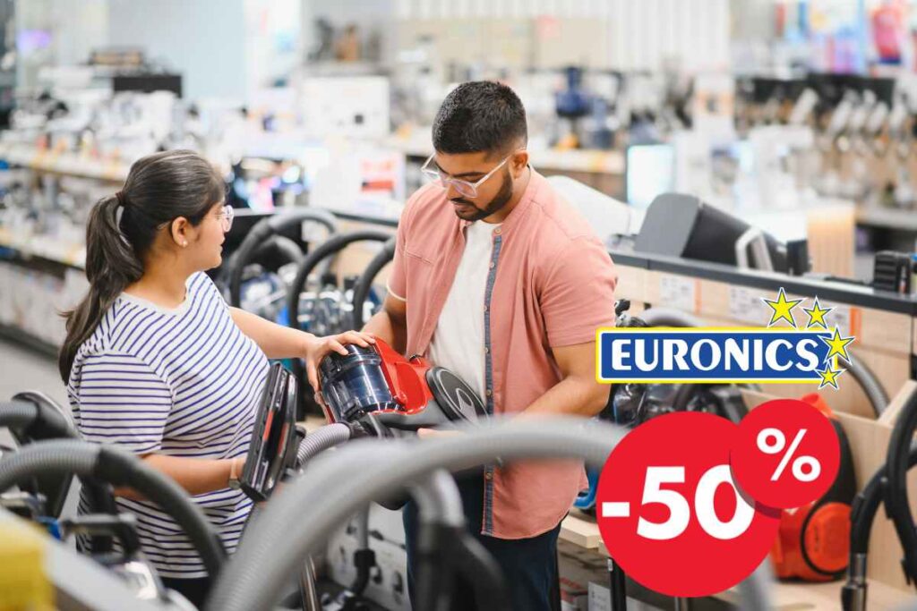 Persone in un negozio di elettronica