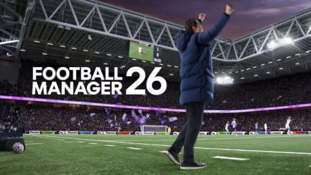 Key art di Football Manager 26 con allenatore che parla ai giocatori in campo