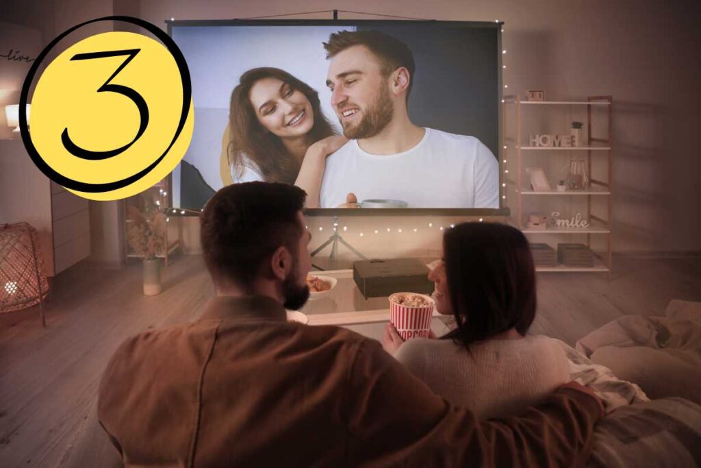 Persone guardano la TV in casa