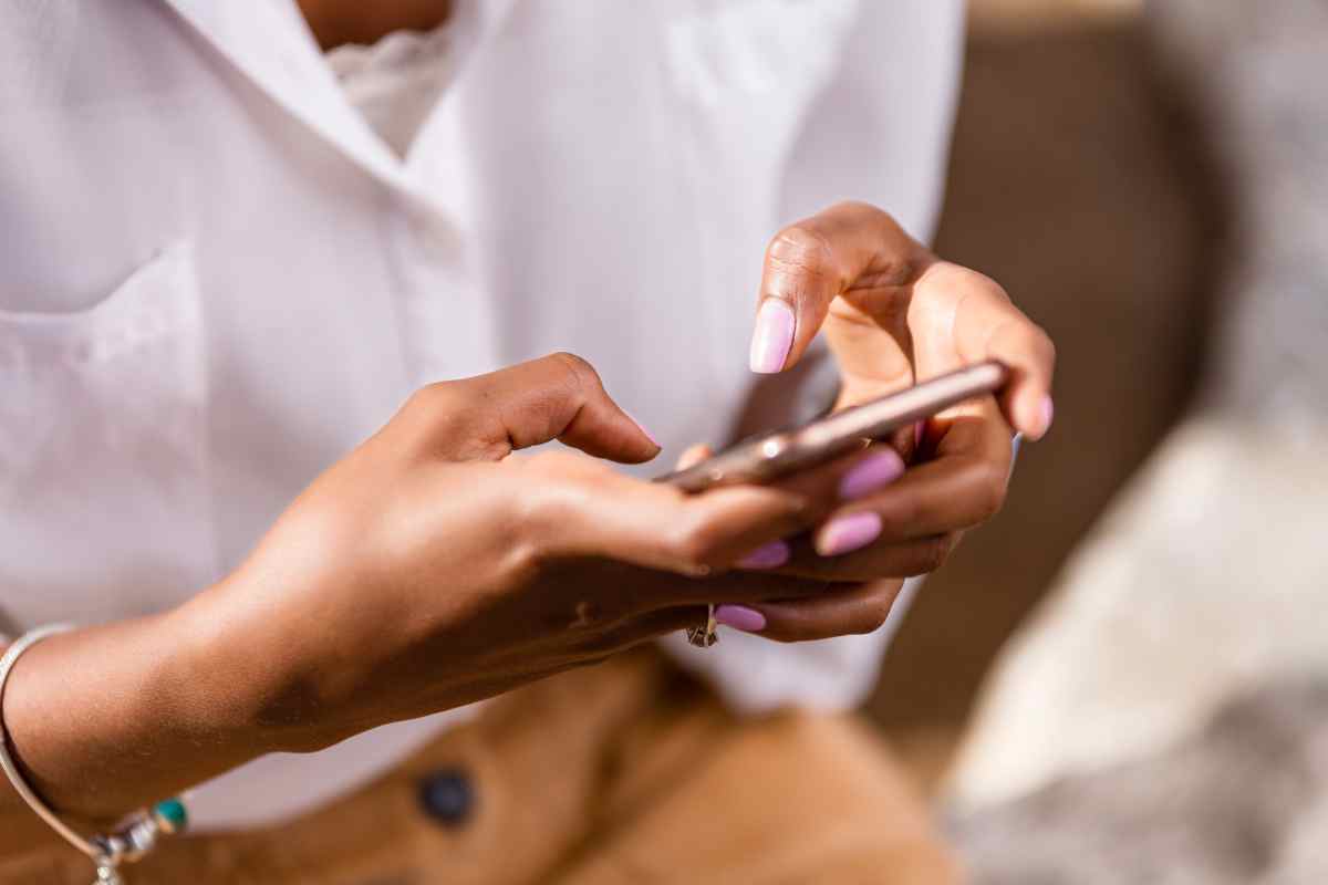 Smartphone in mano