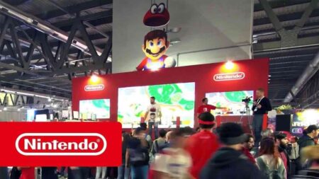 Super Mario con il logo Nintendo alla Milan Games Week & Cartoomics