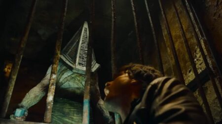 Il nemico Piramide con il protagonista di Return To Silent Hill