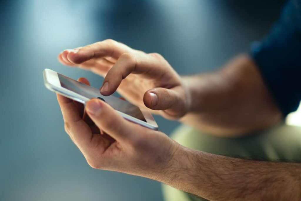 Hai ancora questo vecchio cellulare? Potrebbe valere così tanto da aiutarti a chiudere il mutuo Vecchio smartphone