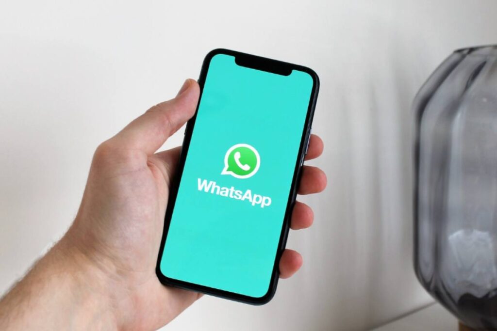Ultimo accesso fantasma su WhatsApp: il trucco furbissimo per non farti più controllare WhatsApp