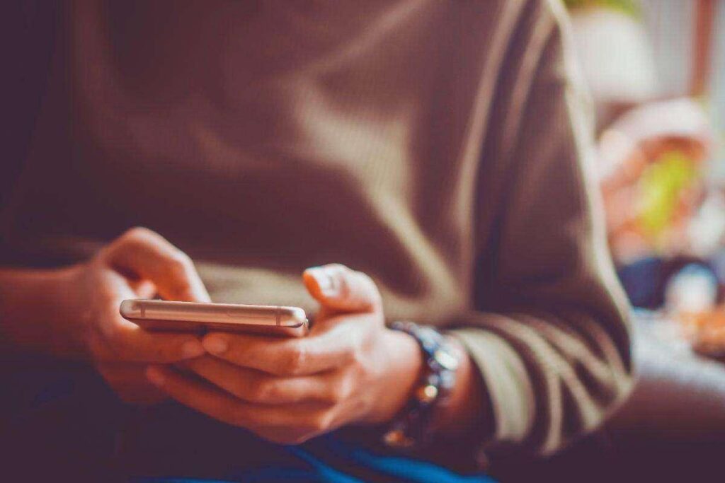 Telefono lento e nervi a pezzi: perché rallenta così tanto e come renderlo subito più veloce Telefono lento e nervi a pezzi: perché rallenta così