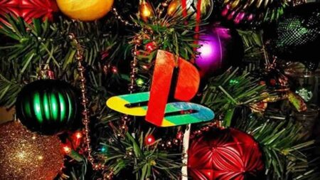 Il logo di PlayStation sull'albero di Natale