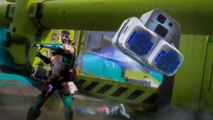 Un personaggio di Marathon mentre lancia un oggetto