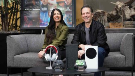 Asha Sharma dovrà accompagnare Xbox verso l’oblio, secondo uno dei creatori Asha Sharma e Phil Spencer di Xbox